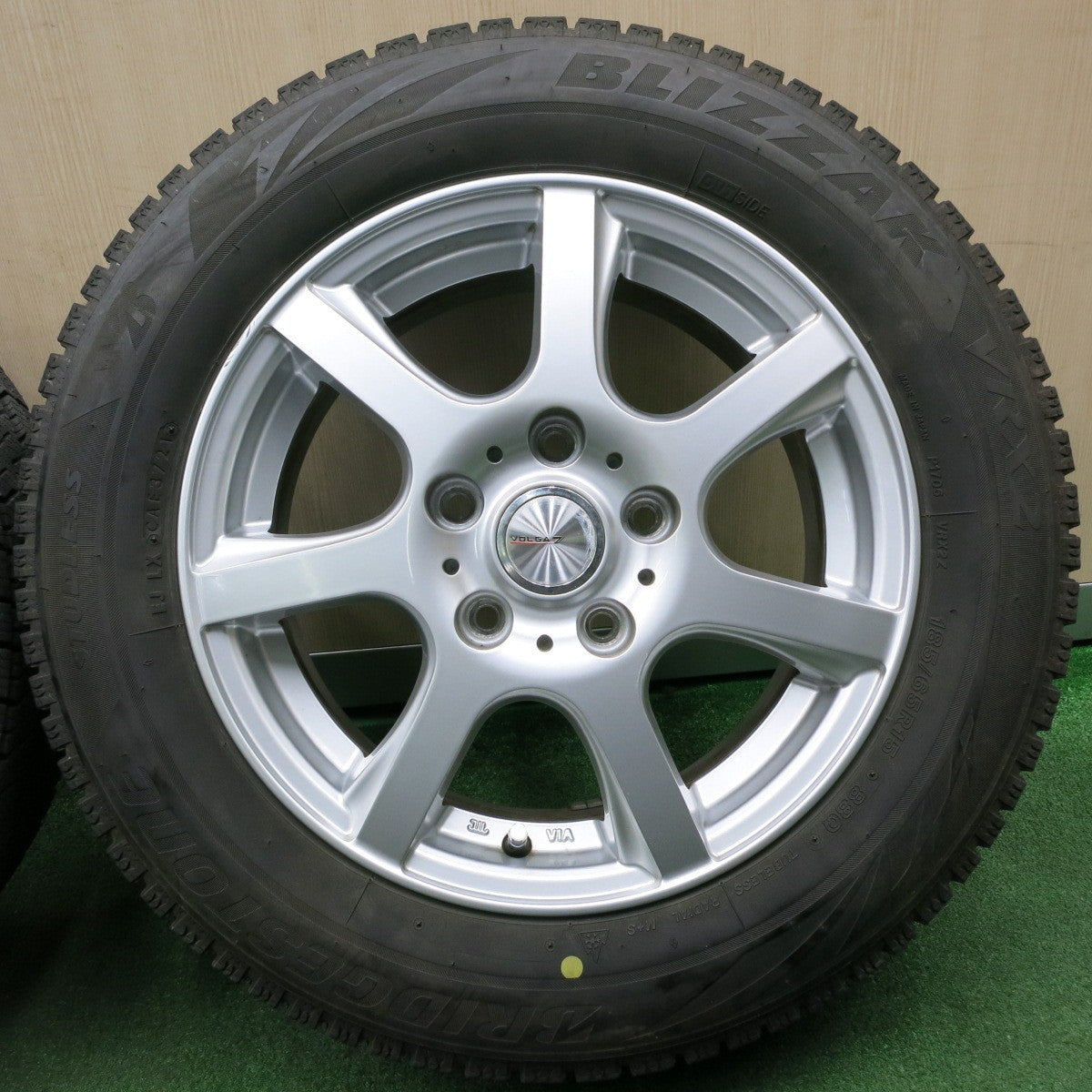 *送料無料* バリ溝！21年！キレイ！9分★スタッドレス 185/65R15 ブリヂストン ブリザック VRX2 VOLGA7 15インチ PCD114.3/5H★4051807NJス