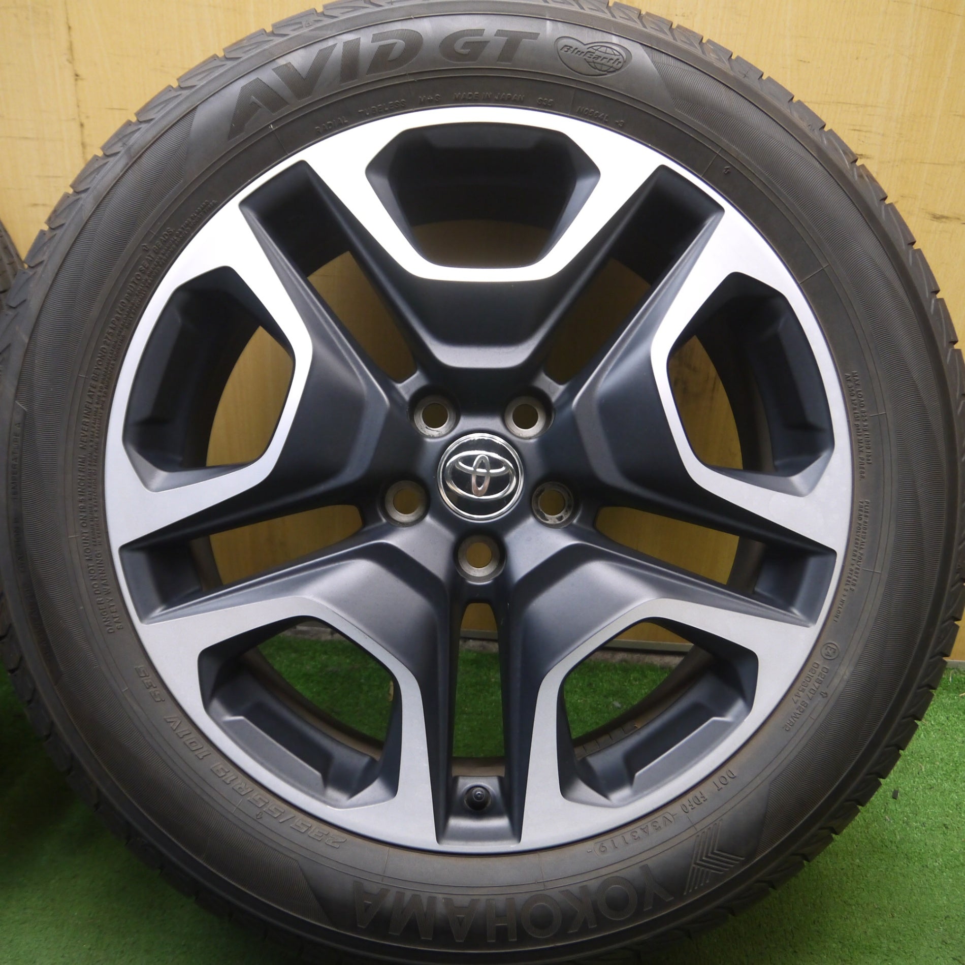 送料無料* バリ溝！キレイ！9.5分☆トヨタ RAV4 アドベンチャー 純正 235/55R19 ヨコハマ AVID GT S35 19イ |  名古屋/岐阜の中古カー用品・工具の買取/販売ならガレージゲット