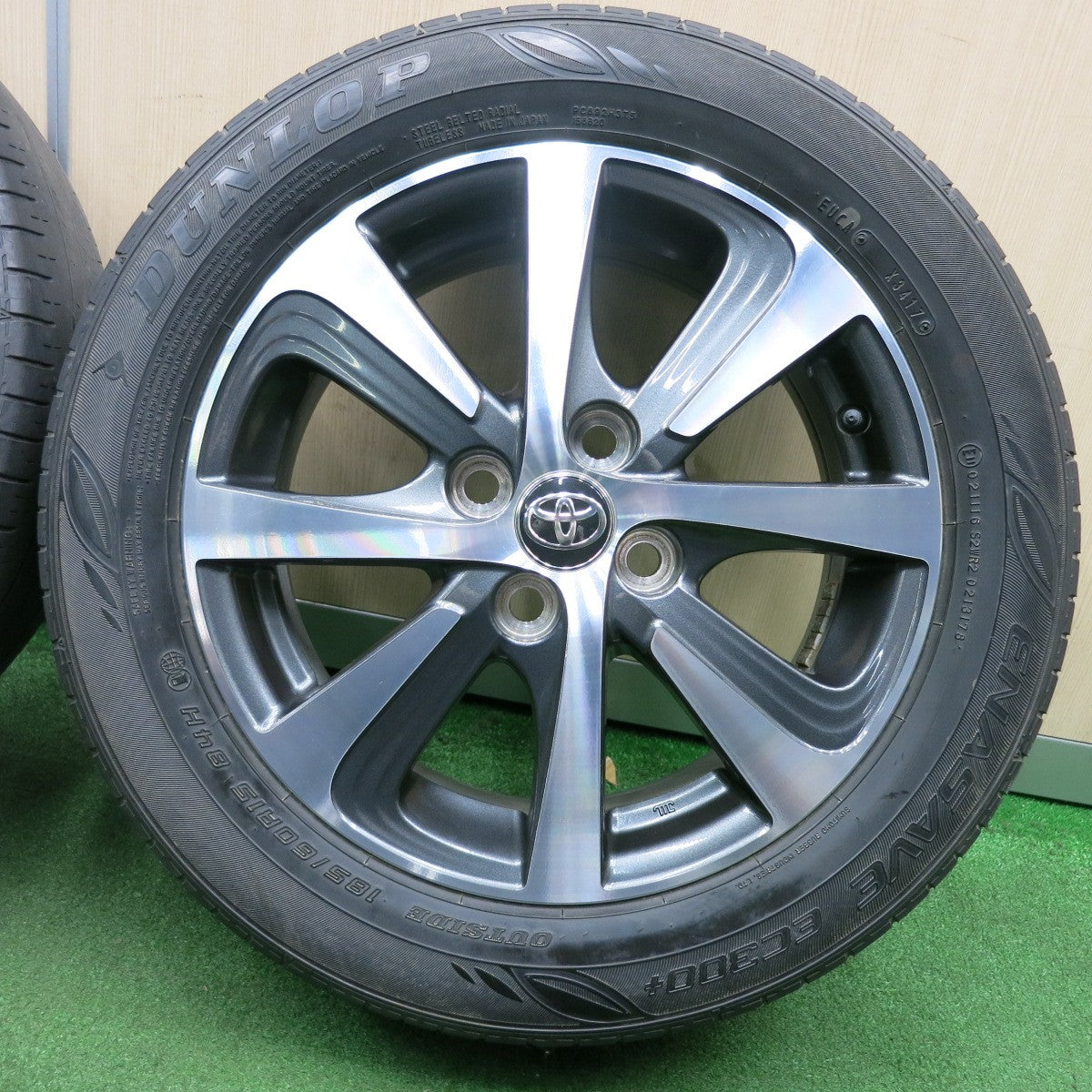 *送料無料* キレイ★トヨタ NHP10 アクア 純正 185/60R15 ダンロップ エナセーブ EC300+ 15インチ PCD100/4H★4050306NJノ