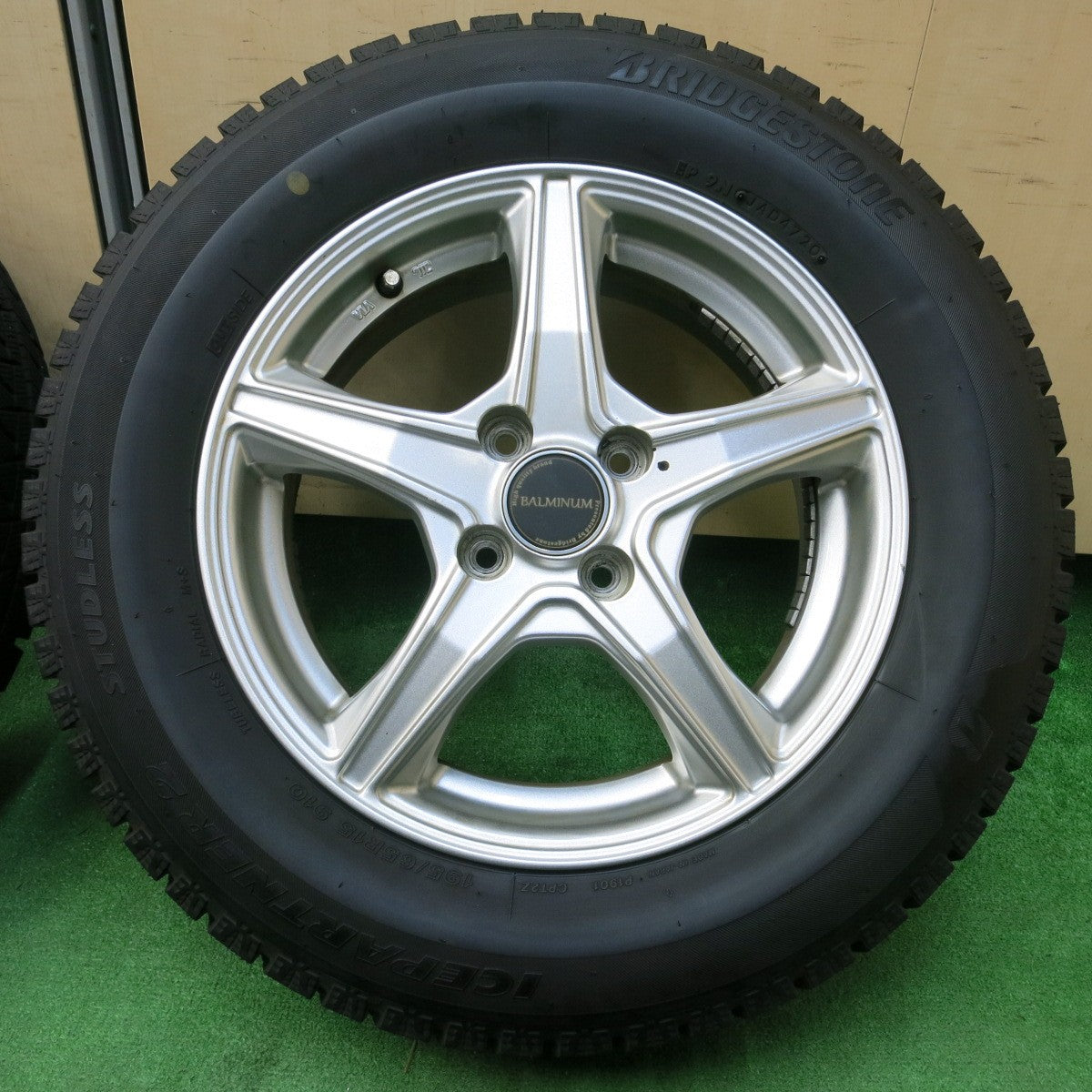 *送料無料* バリ溝！20年！綺麗！9.5分★スタッドレス 195/65R15 ブリヂストン アイスパートナー2 BALMINUM バルミナ 15インチ PCD100/4H★4042408イス