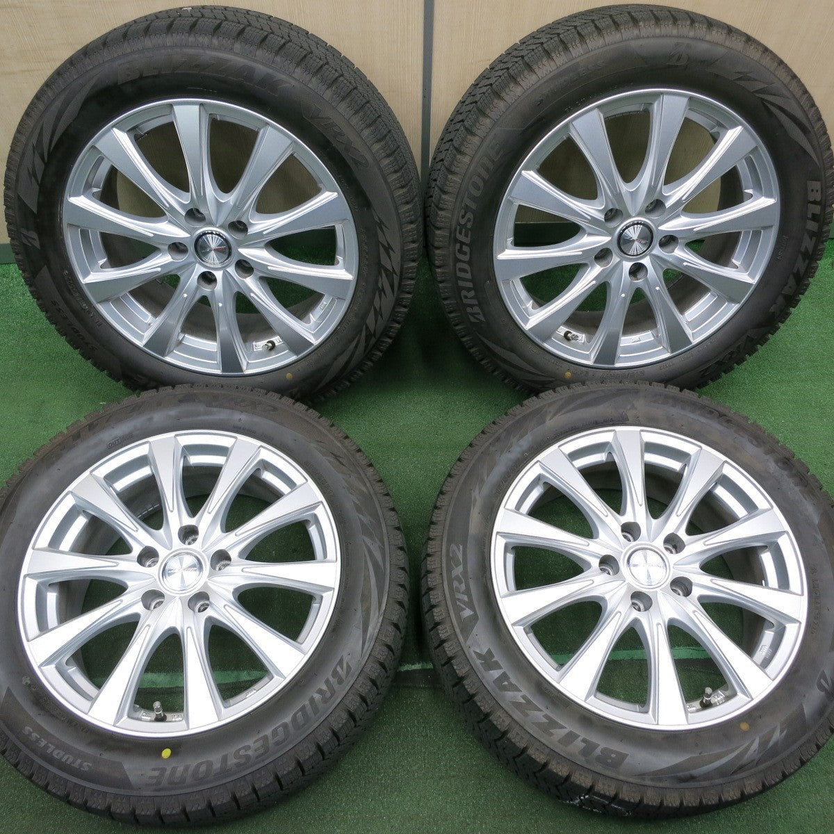 *送料無料* バリ溝！22年！綺麗！9.5分★スタッドレス 215/55R17 ブリヂストン ブリザック VRX2 JOKER ジョーカー 17インチ PCD114.3/5H★4041903NJス