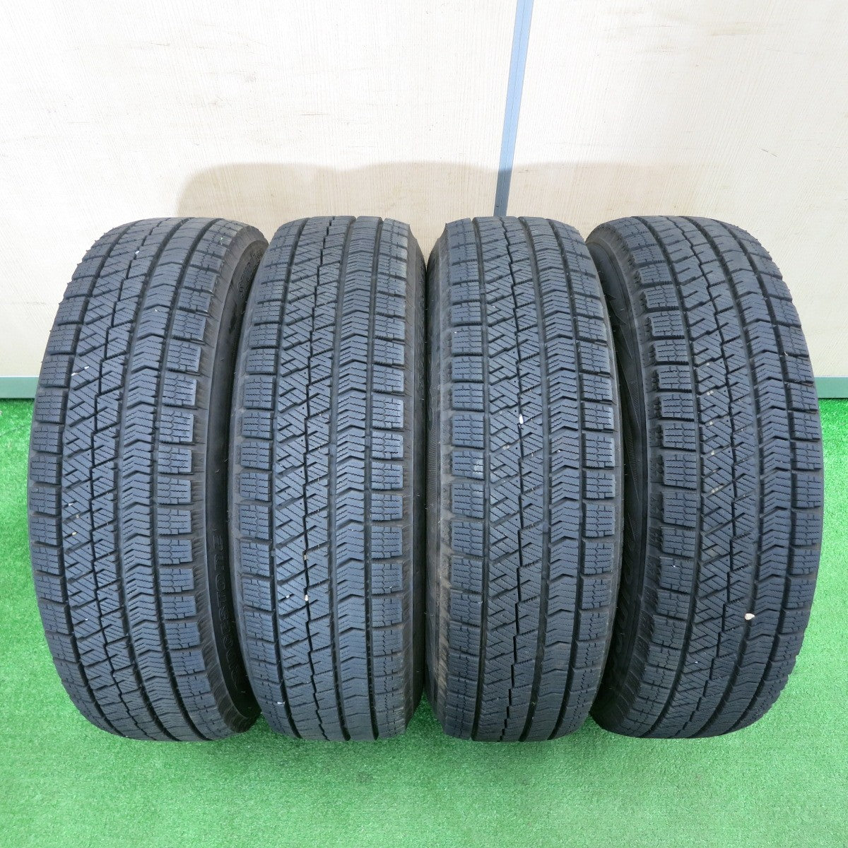 [送料無料] バリ溝！22年！キレイ！9.5分★スタッドレス 165/70R14 ブリヂストン ブリザック VRX2 MANARAY SPORT マナレイ 14インチ PCD100/4H★4121808TNス