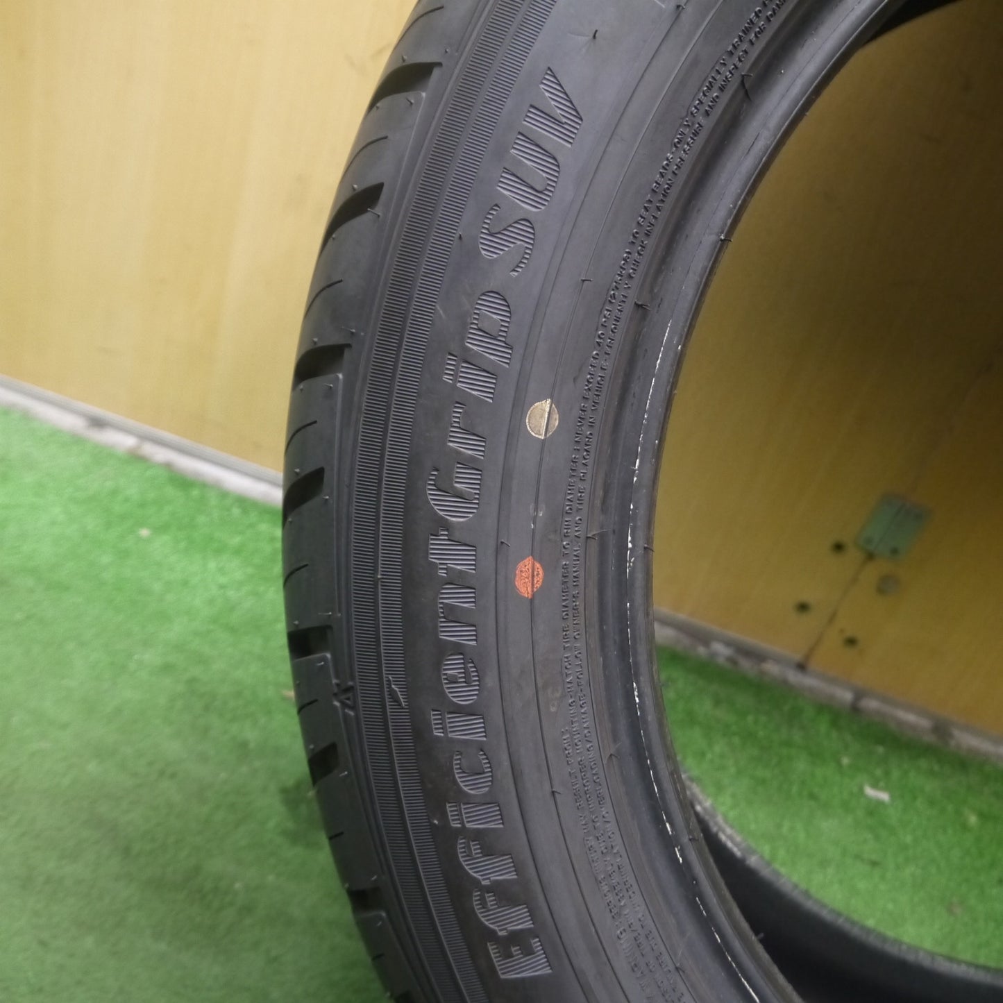 *送料無料* バリ溝！23年！9.5分★275/50R21 グッドイヤー EfficientGrip SUV HP01 タイヤ 21インチ レクサスLX ランドローバー ランクル 等★4070102Hノタ