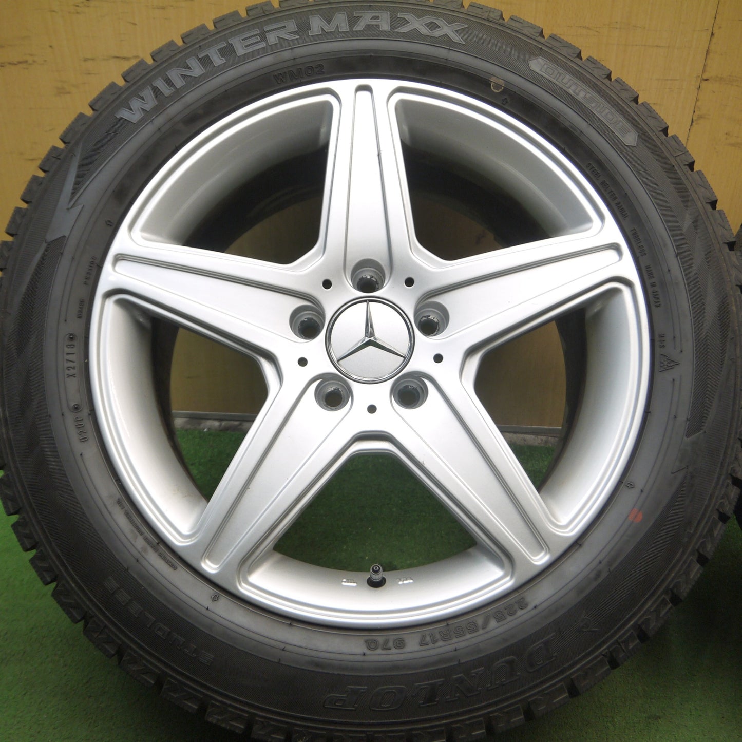 *送料無料* バリ溝！キレイ！9.5分★ベンツ 等 AGA 225/55R17 スタッドレス ダンロップ ウインターマックス WM02 17インチ PCD112/5H★4061903Hス