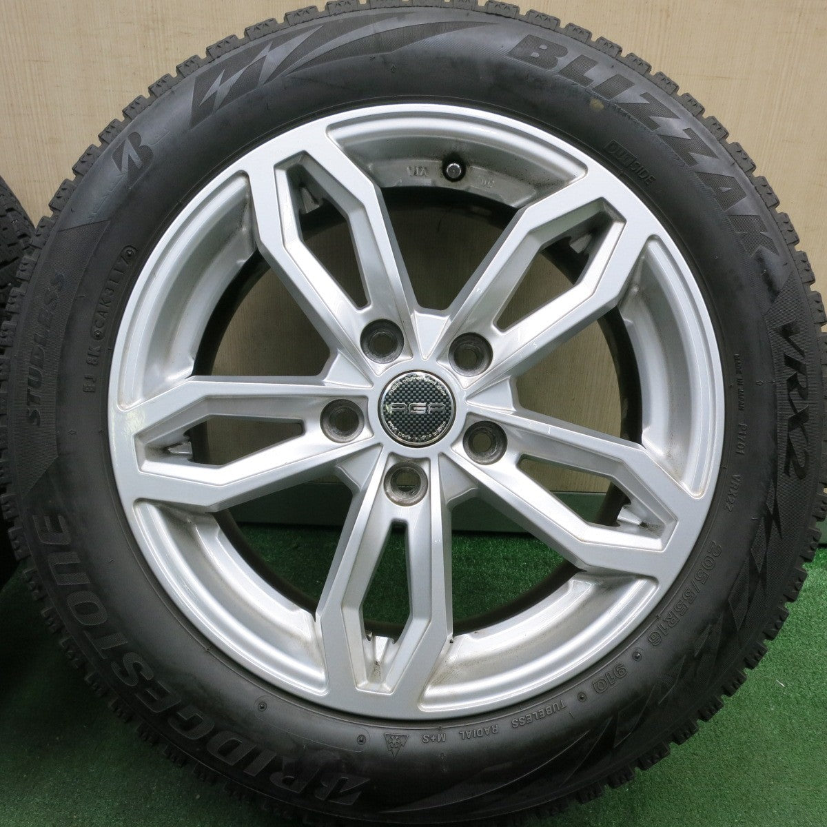 *送料無料* 4本価格★MINI ミニ 等 AGA 205/55R16 スタッドレス ブリヂストン ブリザック VRX2 16インチ PCD112/5H★4070202HAス