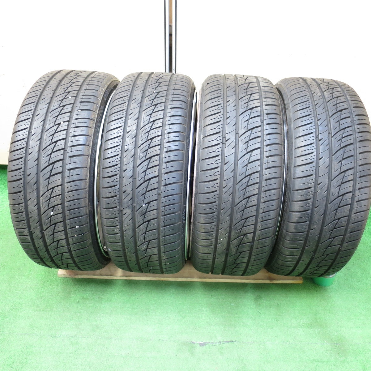 *送料無料* バリ溝！21年！ほぼ10分★VOSSEN 245/30R22 デリンテ Desert StormⅡ DS8 ヴォッセン 22インチ  PCD114.3/5H★4042208KMノ