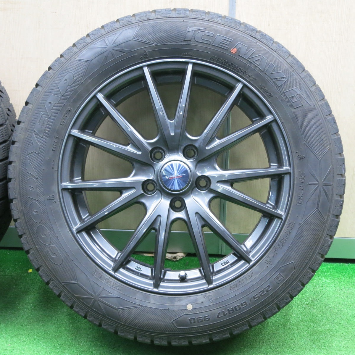 [送料無料] バリ溝！キレイ！9分★スタッドレス 225/60R17 グッドイヤー アイスナビ6 VELVA SPORT ヴェルヴァ 17インチ PCD114.3/5H★4111102NJス