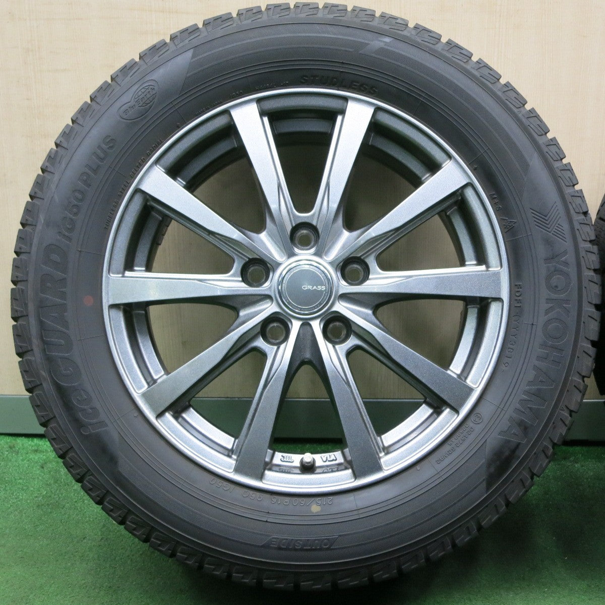 *送料無料* バリ溝！9分★スタッドレス 215/60R16 ヨコハマ アイスガード IG50 プラス GRASS グラス 16インチ PCD114.3/5H★4051502NJス