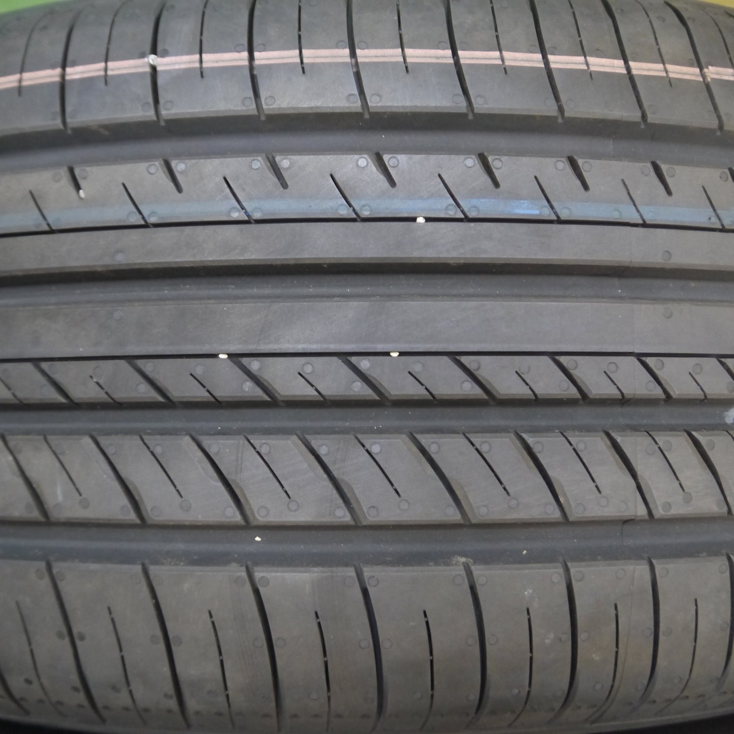 *送料無料* 新車外し！23年★225/55R18 ヨコハマ アドバン dB V552 タイヤ 18インチ ZR-V アウトランダー デリカ D:5 等★4051708Hノタ