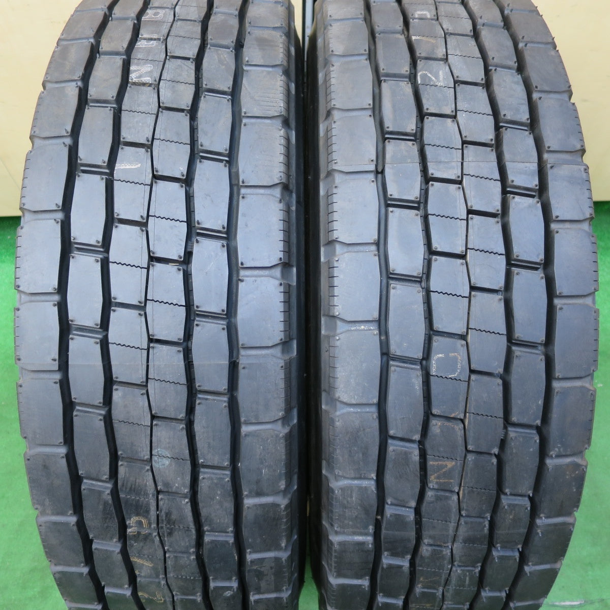 *送料無料* 未使用！22年★トラック タイヤ 245/80R17.5 133/131L ダンロップ デクテス SP680 DECTES  17.5インチ★4072101イスタ