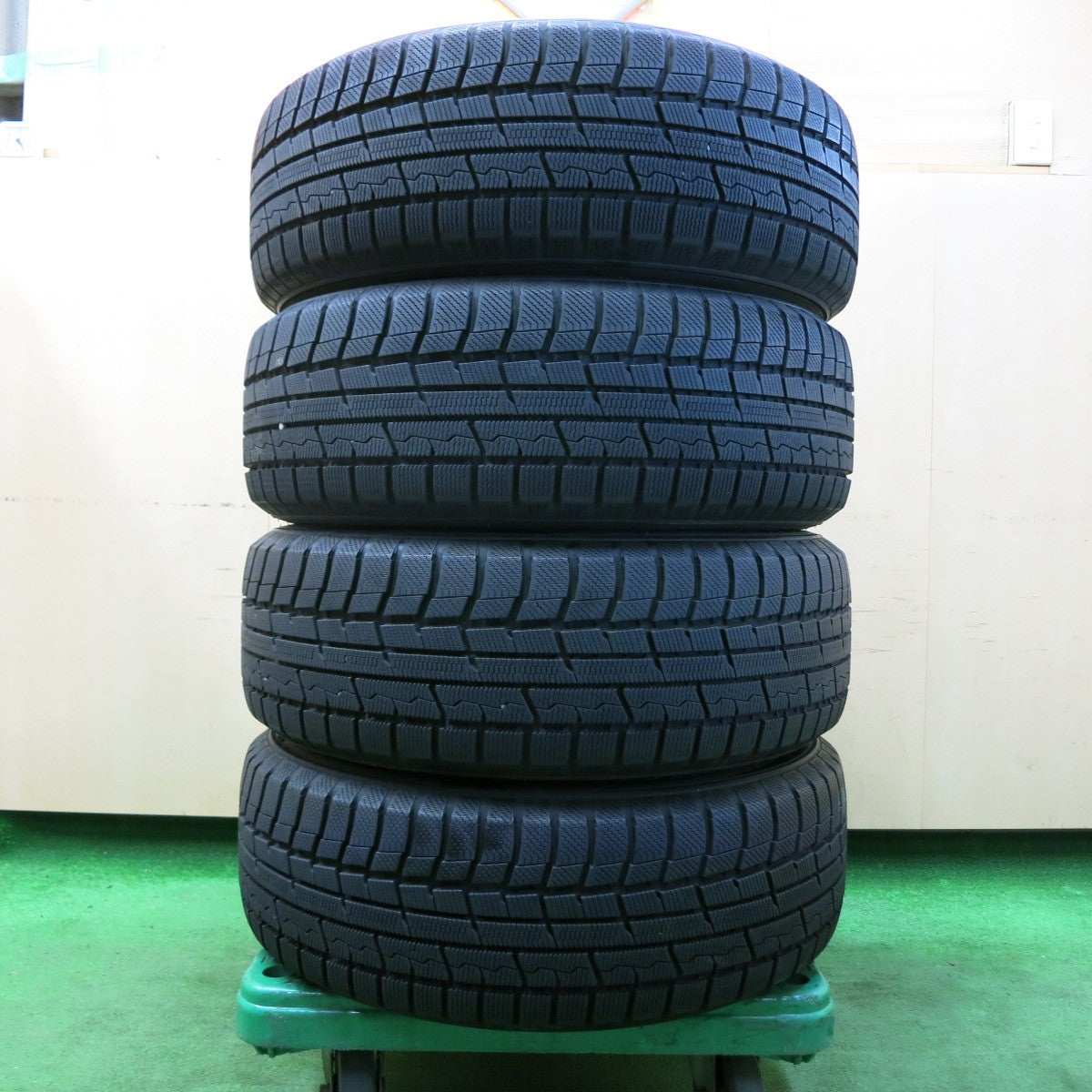 *送料無料* 超バリ溝！キレイ！9.5分以上★スタッドレス 215/60R17 トーヨー ウインタートランパス TX RiZLEY ZEFICE ライツレー 17インチ PCD114.3/5H★4050501IMス