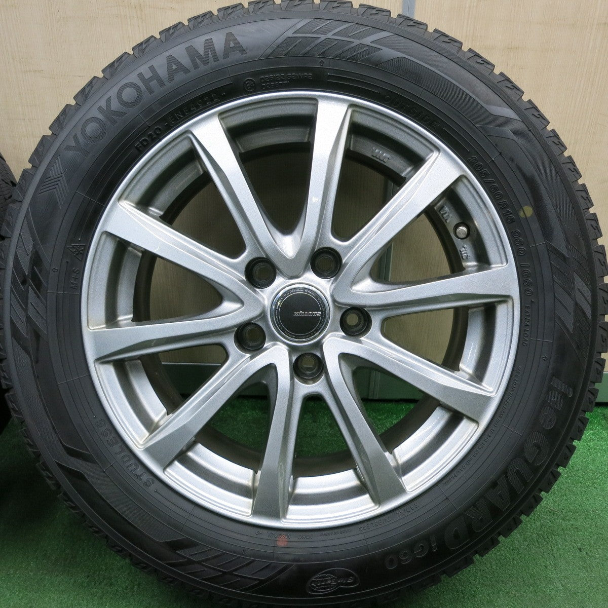 *送料無料* バリ溝！22年！キレイ！ほぼ10分★スタッドレス 205/60R16 ヨコハマ アイスガード iG60 MiLLOUS ミルアス 16インチ PCD114.3/5H★4033003HAス