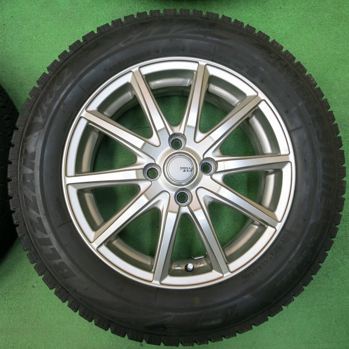 *送料無料* バリ溝！22年！キレイ！8.5分★スタッドレス 185/65R15 ブリヂストン ブリザック VRX2 SIBILLA NEXT GS-5 シビラ PCD100/4H★4032709イス