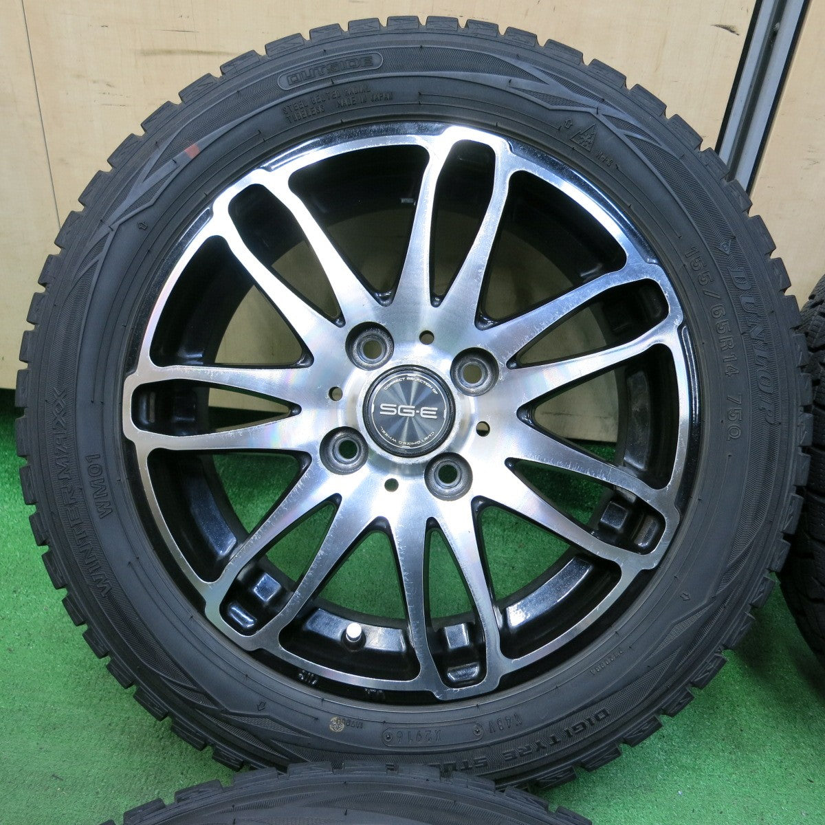 *送料無料* バリ溝！8.5分★スタッドレス 155/65R14 ダンロップ ウインターマックス WM01 SG-E 14インチ PCD100/4H★4091302SYス