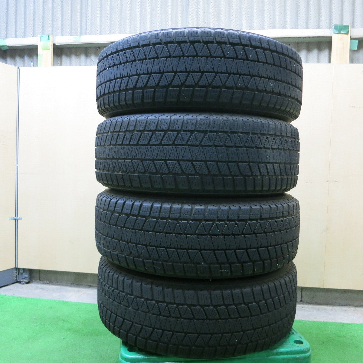 *送料無料* バリ溝！8.5分★スタッドレス 225/65R17 ブリヂストン ブリザック DM-V3 FEID 17インチ PCD100 114.3/5H マルチ★4070102ナス