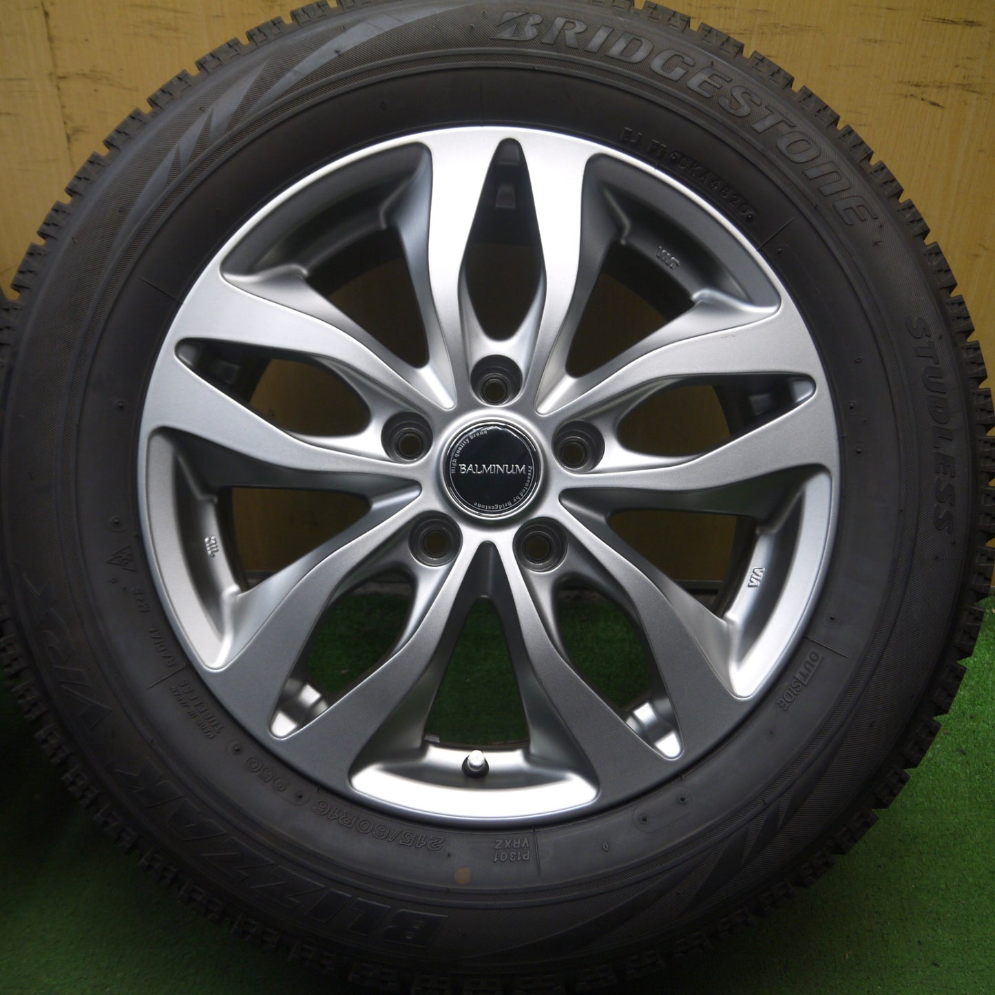 *送料無料* バリ溝！20年！キレイ！9.5分★スタッドレス 215/60R16 ブリヂストン ブリザック VRX BALMINUM バルミナ 16インチ PCD114.3/5H★4070908Hス