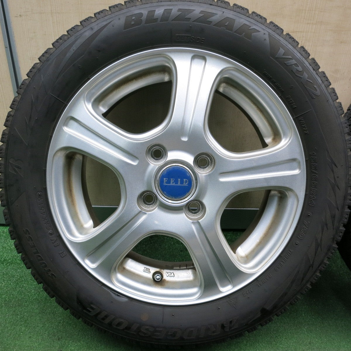 *送料無料* バリ溝！8.5分★スタッドレス 155/65R14 ブリヂストン ブリザック VRX2 FEID 14インチ PCD100/4H★4050103HAス