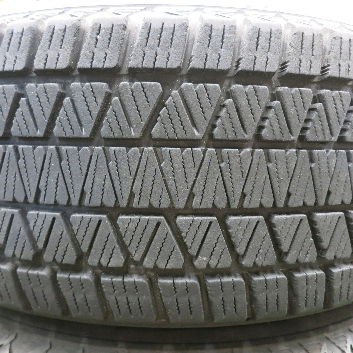 *送料無料* バリ溝！キレイ！9.5分★スタッドレス 225/65R17 ブリヂストン ブリザック DM-V2 BALMINUM バルミナ 17インチ PCD114.3/5H★4033003NJス