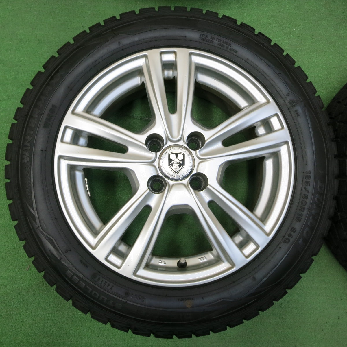 *送料無料* バリ溝！キレイ！9.5分以上★スタッドレス 185/60R15 ダンロップ ウインターマックス WM01 JOKER ジョーカー PCD100/4H★4051113イス