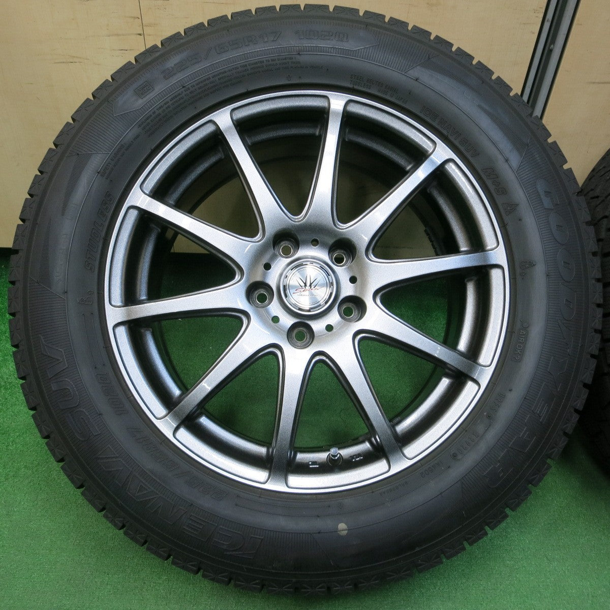 *送料無料* 超バリ溝！20年！キレイ！9.5分以上★スタッドレス 225/65R17 グッドイヤー アイスナビ SUV LOXARNY SPORT ロクサーニ PCD114.3/5H★4031601イス