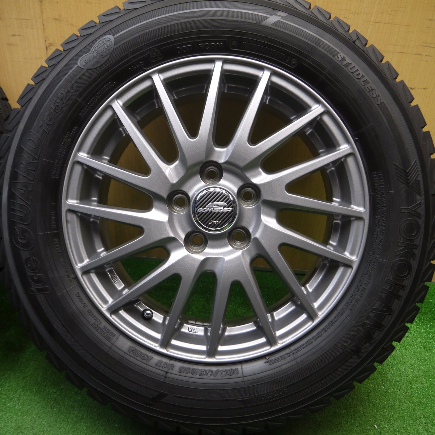 [送料無料] バリ溝！23年！キレイ！9.5分以上★プリウス 等 195/65R15 スタッドレス ヨコハマ アイスガード iG52C SCHNEIDER ATECH シュナイダー 15インチ PCD100/5H★5010608Hス