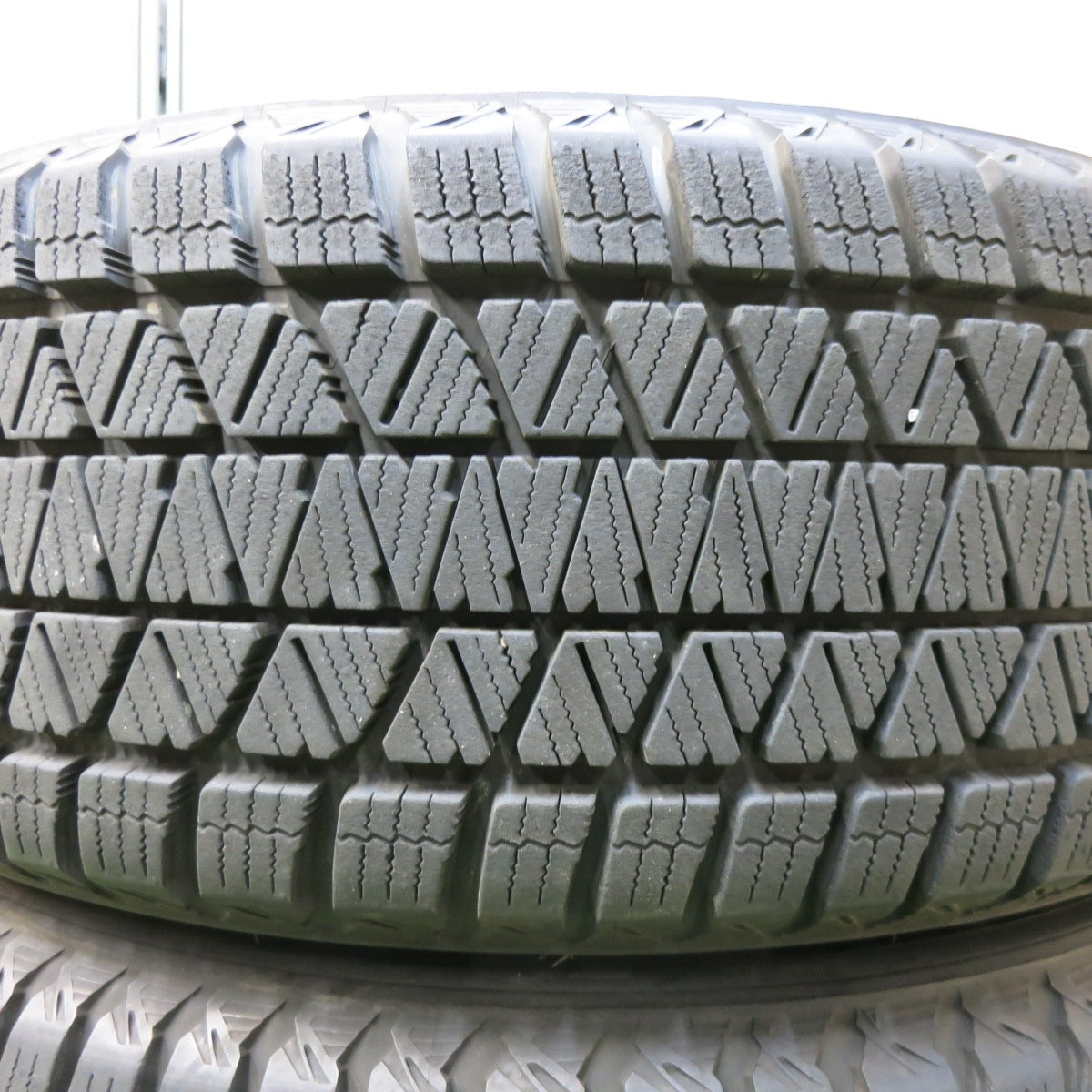 [送料無料] バリ溝！22年！キレイ！9.5分★スタッドレス 225/55R18 ブリヂストン ブリザック DM-V3 WINNERS ウィナーズ 18インチ PCD114.3/5H★4121102SYス