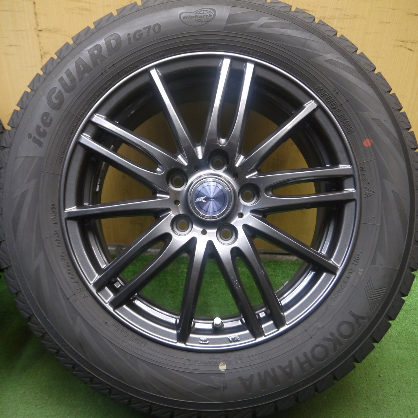 *送料無料* バリ溝！22年！キレイ！9.5分★スタッドレス 215/60R16 ヨコハマ アイスガード iG70 ZAMIK TITO weds 16インチ PCD114.3/5H★4062807Hス