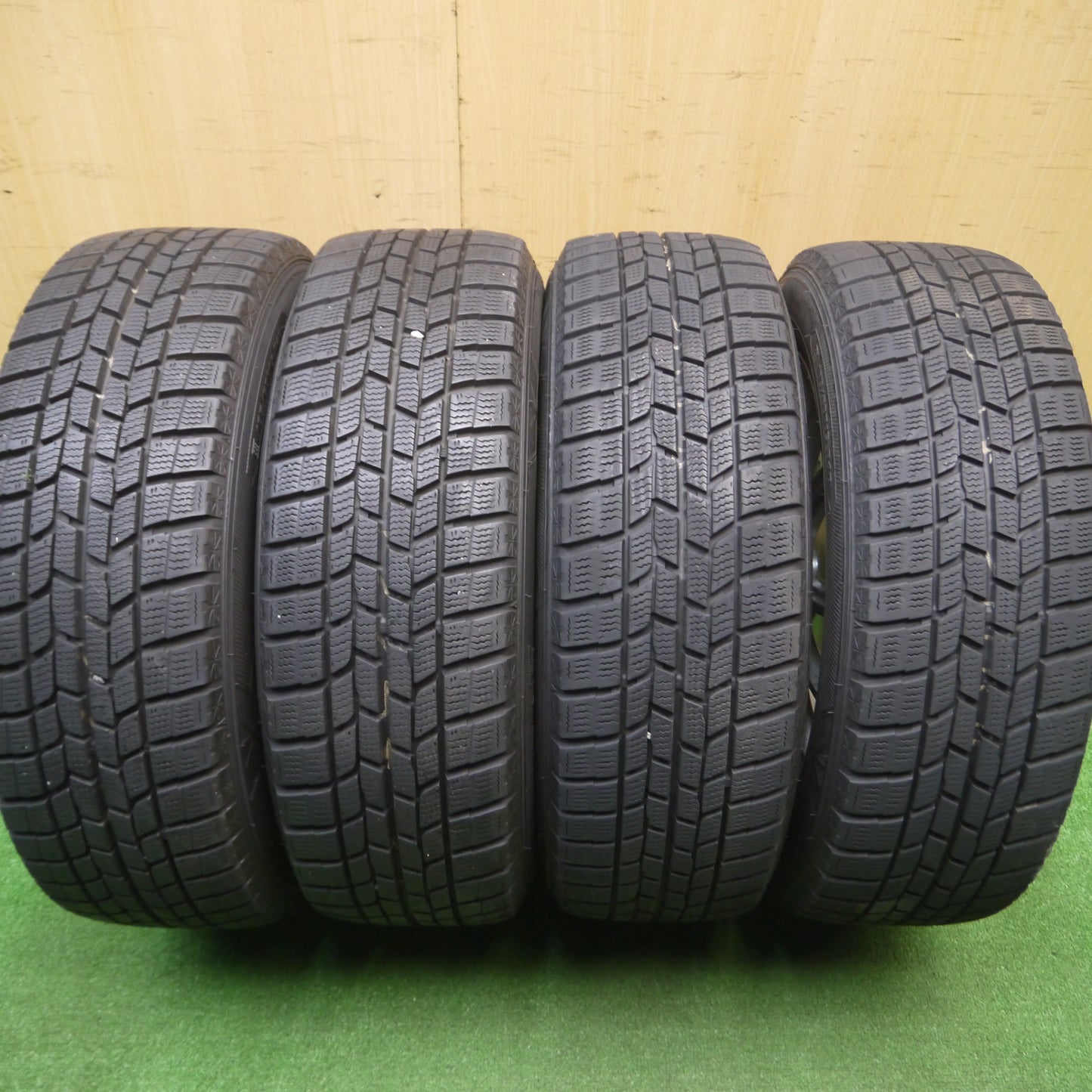 [送料無料] バリ溝！キレイ！9.5分以上★シエンタ等 185/60R15 スタッドレス グッドイヤー アイスナビ6 ravrion selzer ラブリオン 15インチ PCD100/5H★4112201Hス