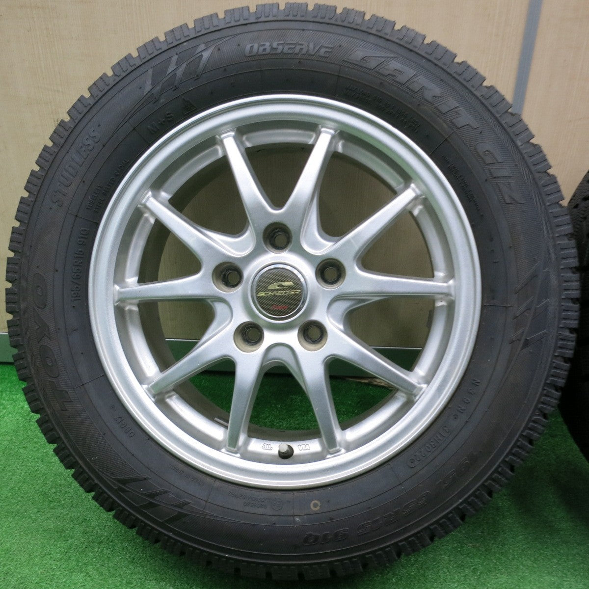 [送料無料] バリ溝！22年！9.5分以上★スタッドレス 195/65R15 トーヨー オブザーブ ガリット GIZ SCHNEIDER シュナイダー 15インチ PCD114.3/5H★4102505NJス