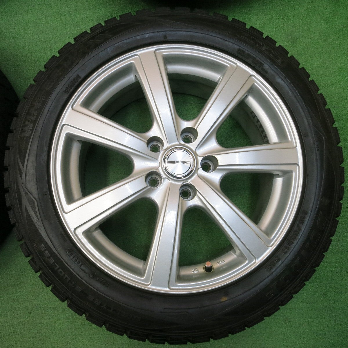 *送料無料* バリ溝！キレイ！9.5分以上★スタッドレス 215/55R17 ダンロップ ウインターマックス WM01 PRD 17インチ PCD114.3/5H★4031611イス