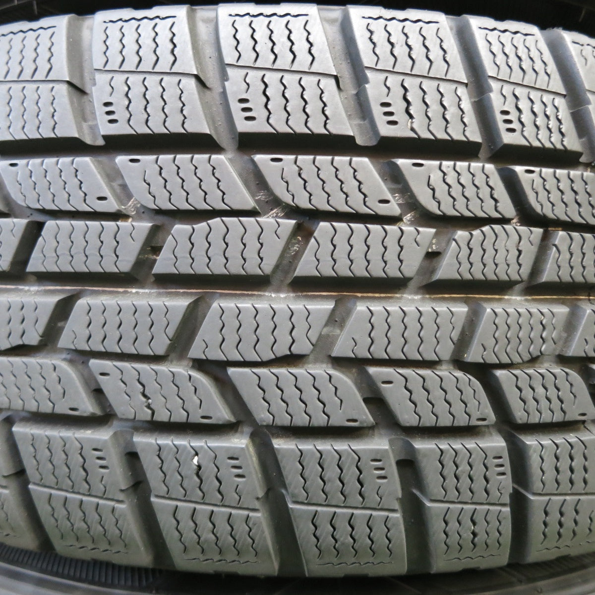 *送料無料* バリ溝！キレイ！9.5分★スタッドレス 195/65R15 グッドイヤー アイスナビ6 ravrion RS01 ラブリオン 15インチ PCD114.3/5H★4040903イス