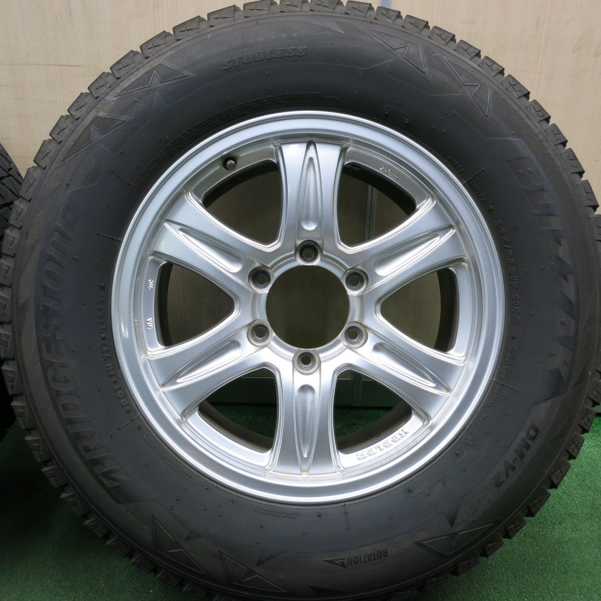 *送料無料* 4本価格★スタッドレス 265/65R17 ブリヂストン ブリザック DM-V2 KEELER キーラー 17インチ  PCD139.7/6H★4051010HAス