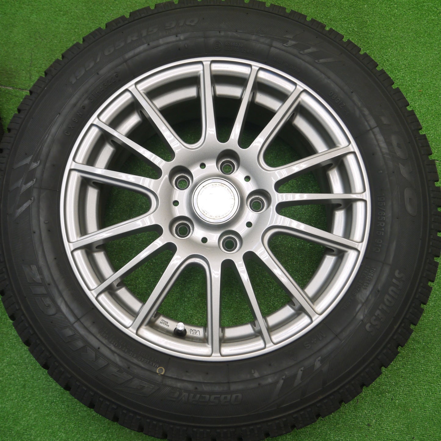 [送料無料] バリ溝！22年！キレイ！9.5分★スタッドレス 195/65R15 トーヨー オブザーブ ガリット GIZ ravrion selzer ラブリオン 15インチ PCD114.3/5H★4093004Hス