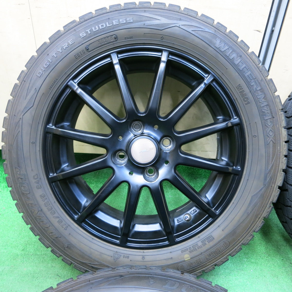 *送料無料* バリ溝！キレイ！9分★スタッドレス 175/65R15 ダンロップ ウインターマックス WM01 AXEL S アクセルS 15インチ  PCD100/4H★4091304SYス