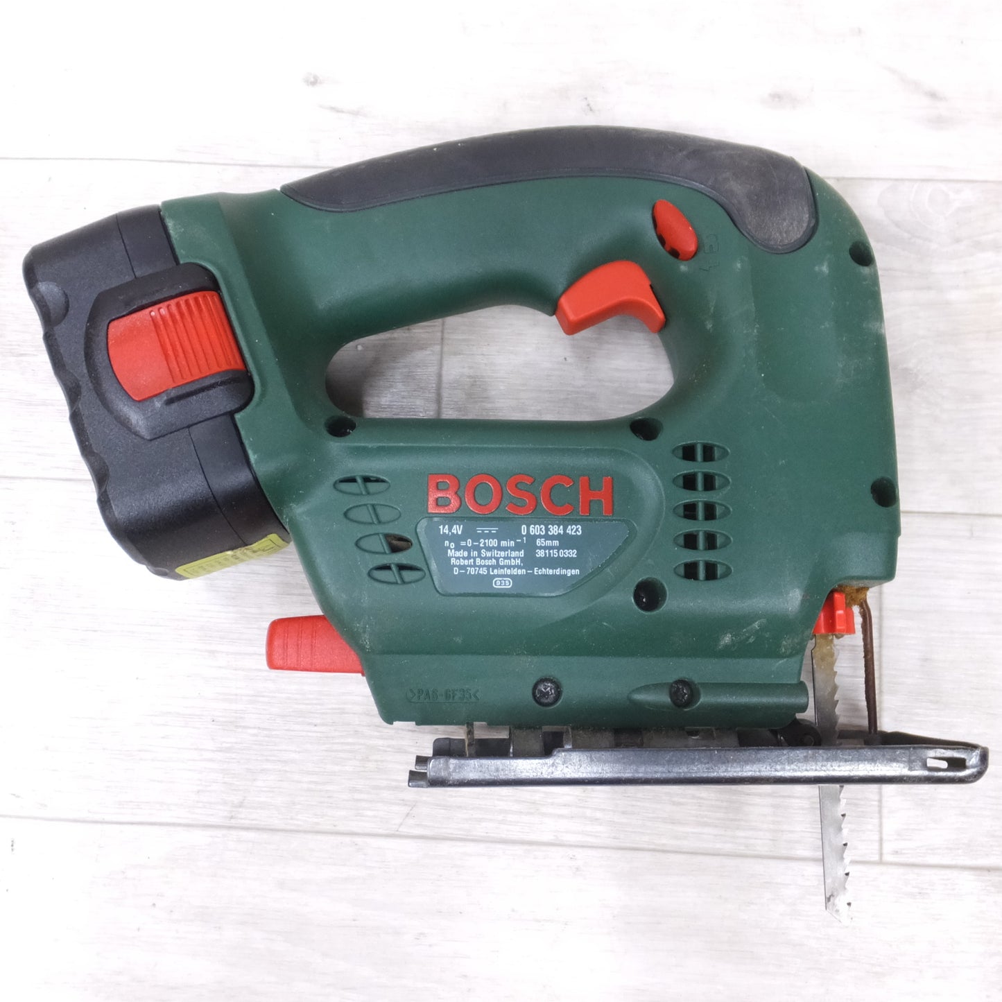 [送料無料] ◆ボッシュ BOSCH バッテリー ジグソー PST 14.4V ケース 充電器 付き 切断機 電気 のこぎり 木工 電動 工具◆