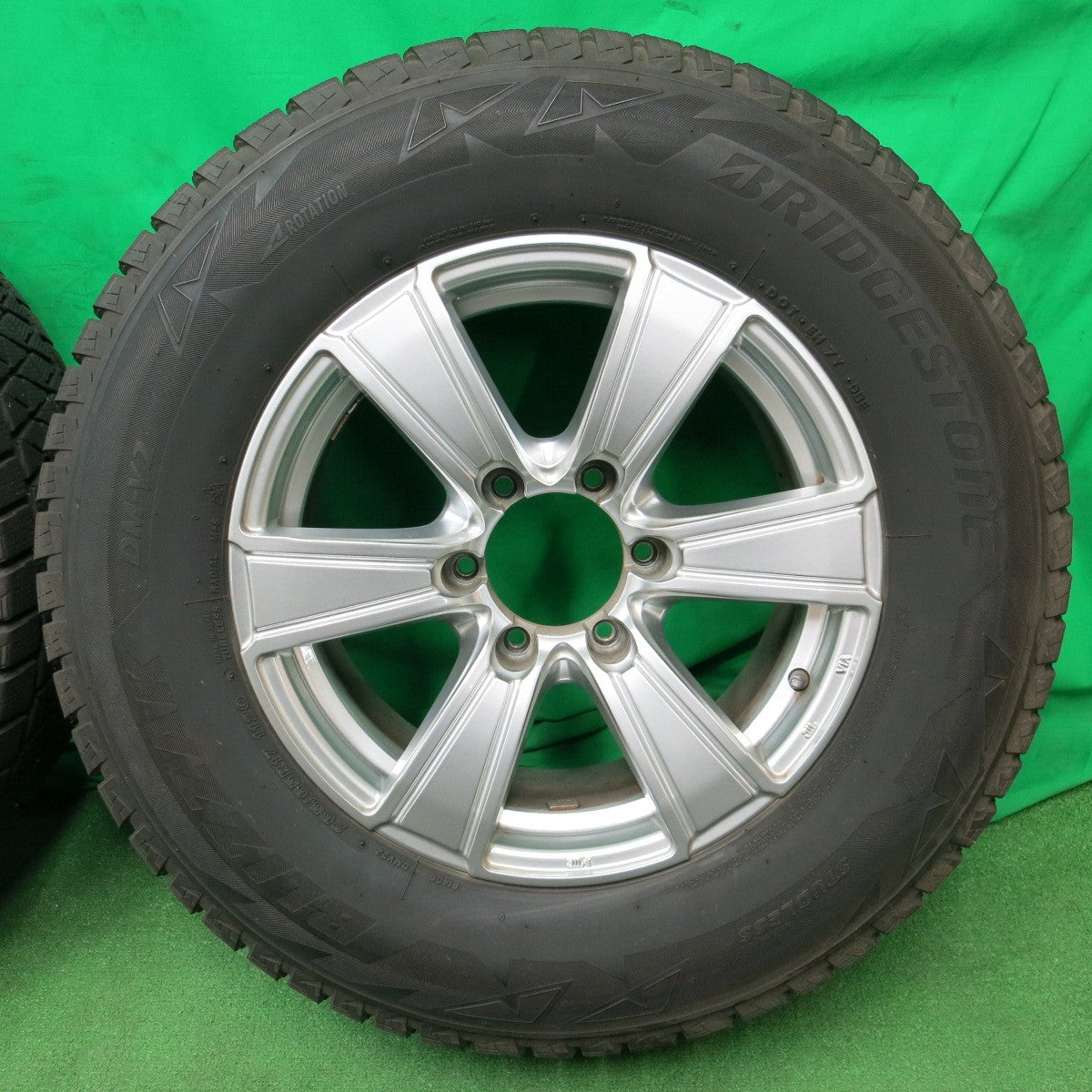 *送料無料* バリ溝！キレイ！9分★スタッドレス 265/65R17 ブリヂストン ブリザック DM-V2 WILD CRUISING RM MiD 17インチ PCD139.7/6H★4051503ナス