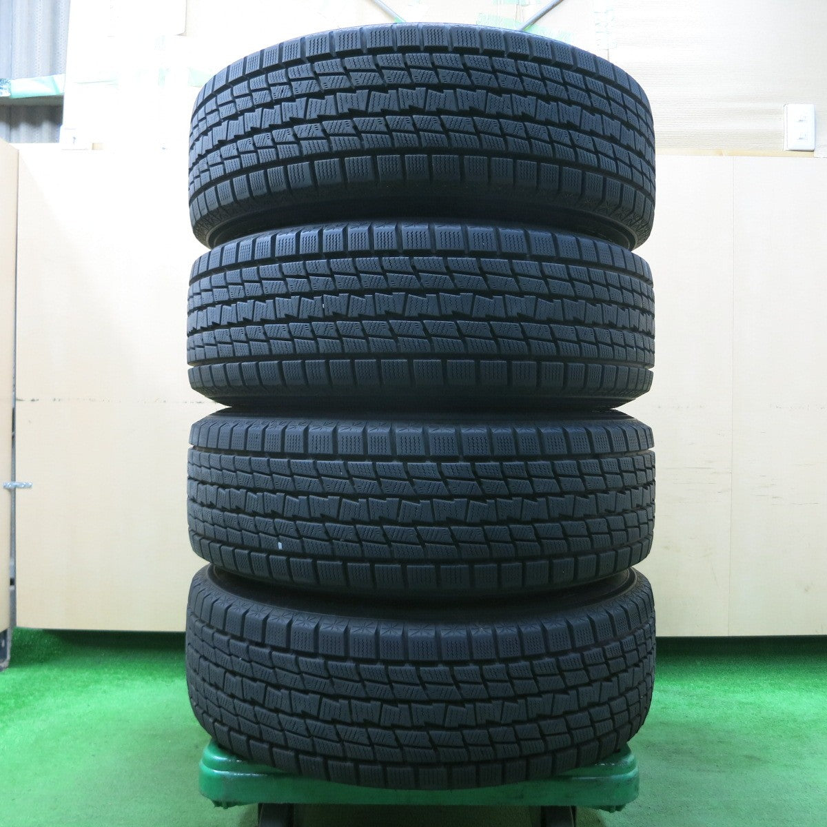 *送料無料* バリ溝！キレイ！9.5分★スタッドレス 225/65R17 グッドイヤー アイスナビ SUV ravrion RS01 ラブリオン  17インチ PCD114.3/5H★4041009イス