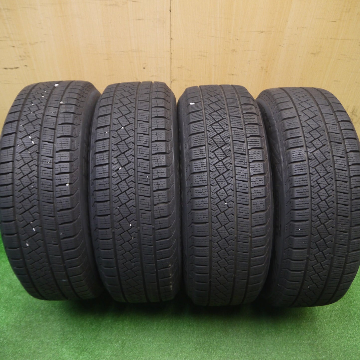 [送料無料] バリ溝！22年！キレイ！9.5分★アウディ A1 純正 185/60R15 スタッドレス ピレリ アイスゼロ アシンメトリコ 15インチ PCD100/5H★4093007Hス