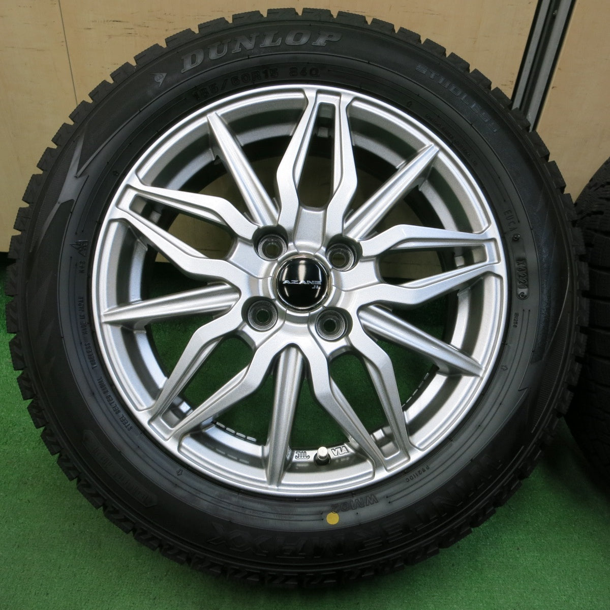 *送料無料* バリ溝！21年！キレイ！9.5分以上★スタッドレス 185/60R15 ダンロップ ウインターマックス WM02 AZANE JL 15インチ PCD100/4H★4052711イス