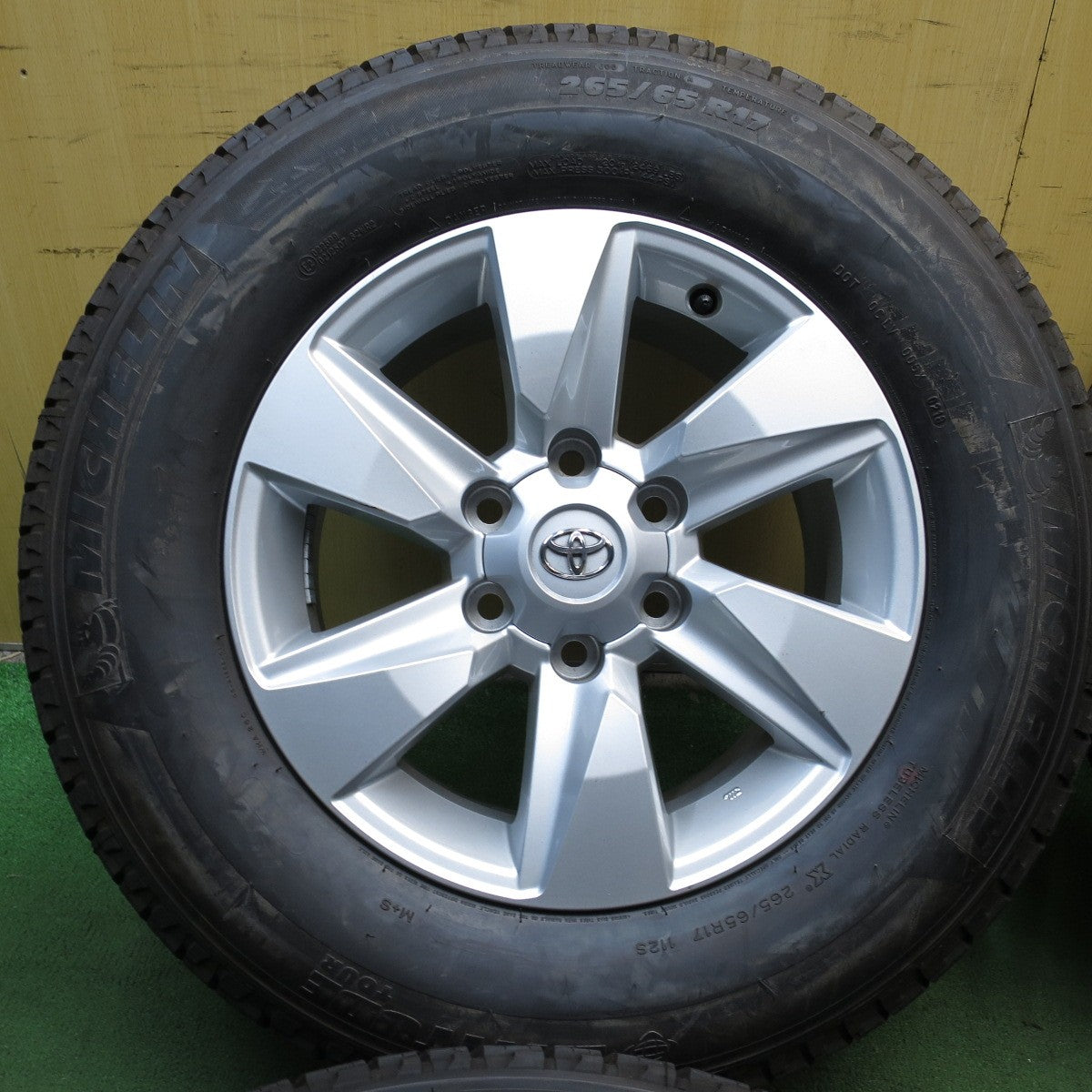 *送料無料* ほぼ新車外し！キレイ★トヨタ 150系 ランクル プラド 純正 265/65R17 ミシュラン LATITUDE TOUR 17インチ PCD139.7/6H★4040601クノ