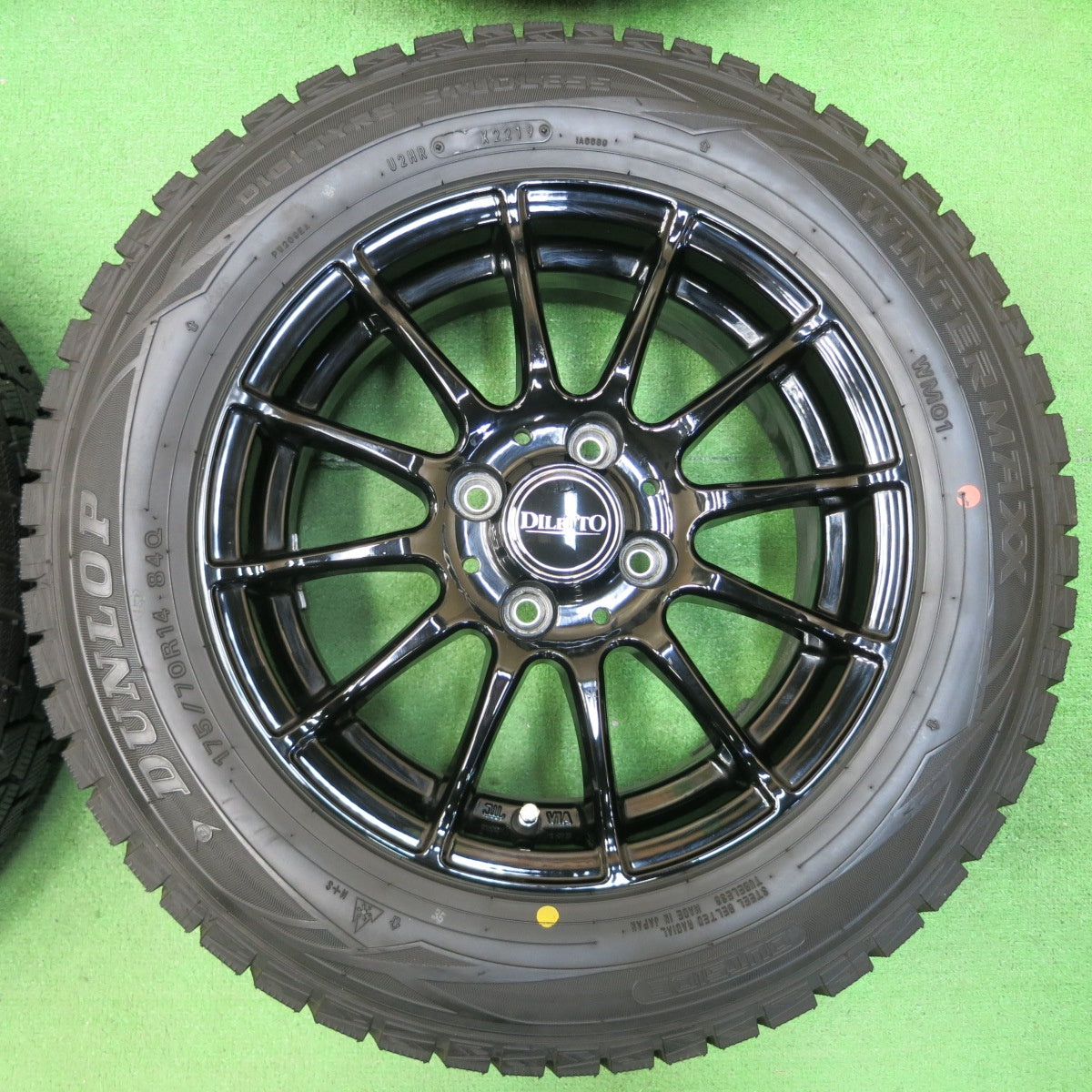 *送料無料* 超バリ溝！キレイ！ほぼ10分★スタッドレス 175/70R14 ダンロップ ウインターマックス WM01 DILETTO ディレット PCD100/4H★4040208イス