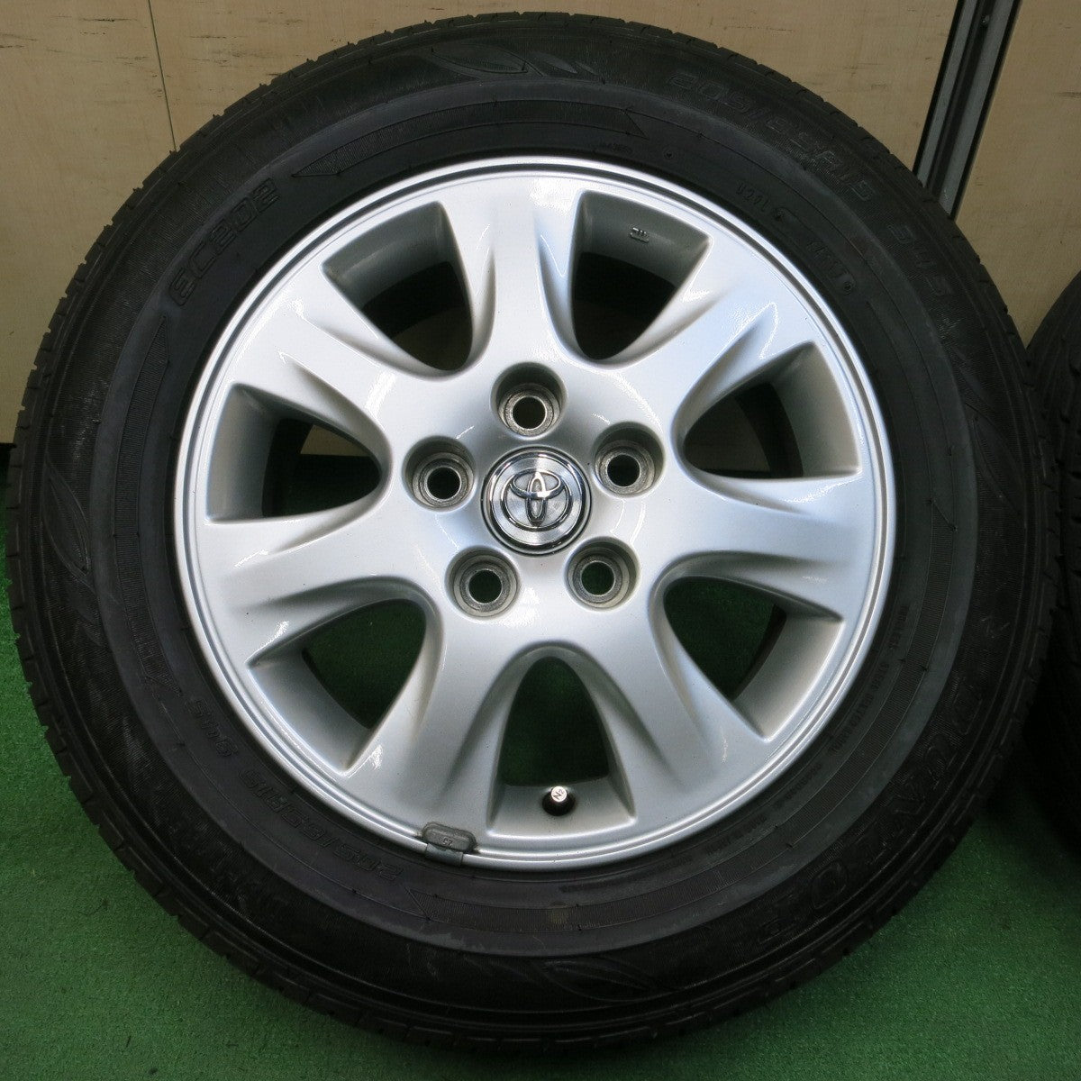 *送料無料* バリ溝！ほぼ10分★トヨタ 30系 カムリ 純正 205/65R15 ダンロップ EC202 15インチ PCD114.3/5H★4040610イノ