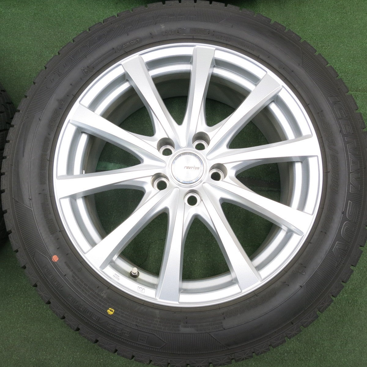 *送料無料* バリ溝！20年！キレイ！9.5分以上★スタッドレス 225/60R18 グッドイヤー アイスナビ SUV ravrion RS01 ラブリオン 18インチ PCD114.3/5H★4051503HAス