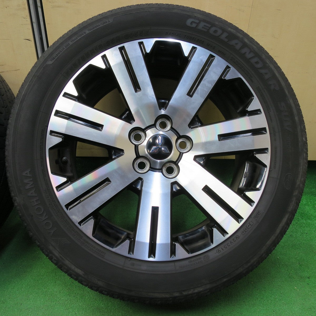 *送料無料* キレイ★三菱 デリカ D:5 純正 225/55R18 ヨコハマ ジオランダー SUV G055 18インチ PCD114.3/5H D5★4061403イノ