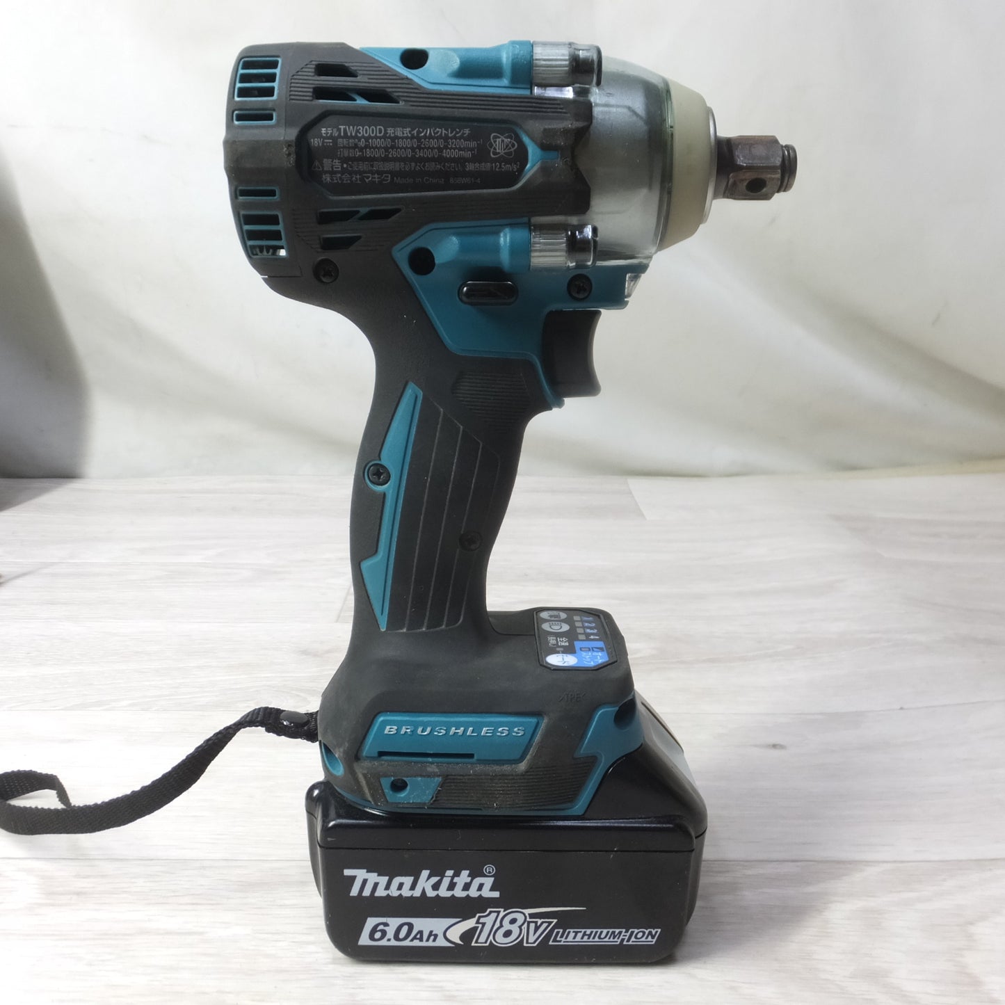 [送料無料] キレイ◆makita マキタ 充電式インパクトレンチ TW300DRGX 18V バッテリー2個 充電器付き 電動工具◆