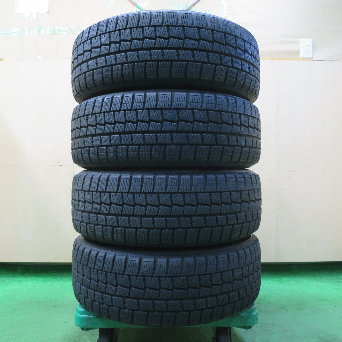 *送料無料* バリ溝！キレイ！9.5分★スタッドレス 215/55R17 ダンロップ ウインターマックス WM01 VELVA IGOR ヴェルヴァ  PCD114.3/5H★4090504イス