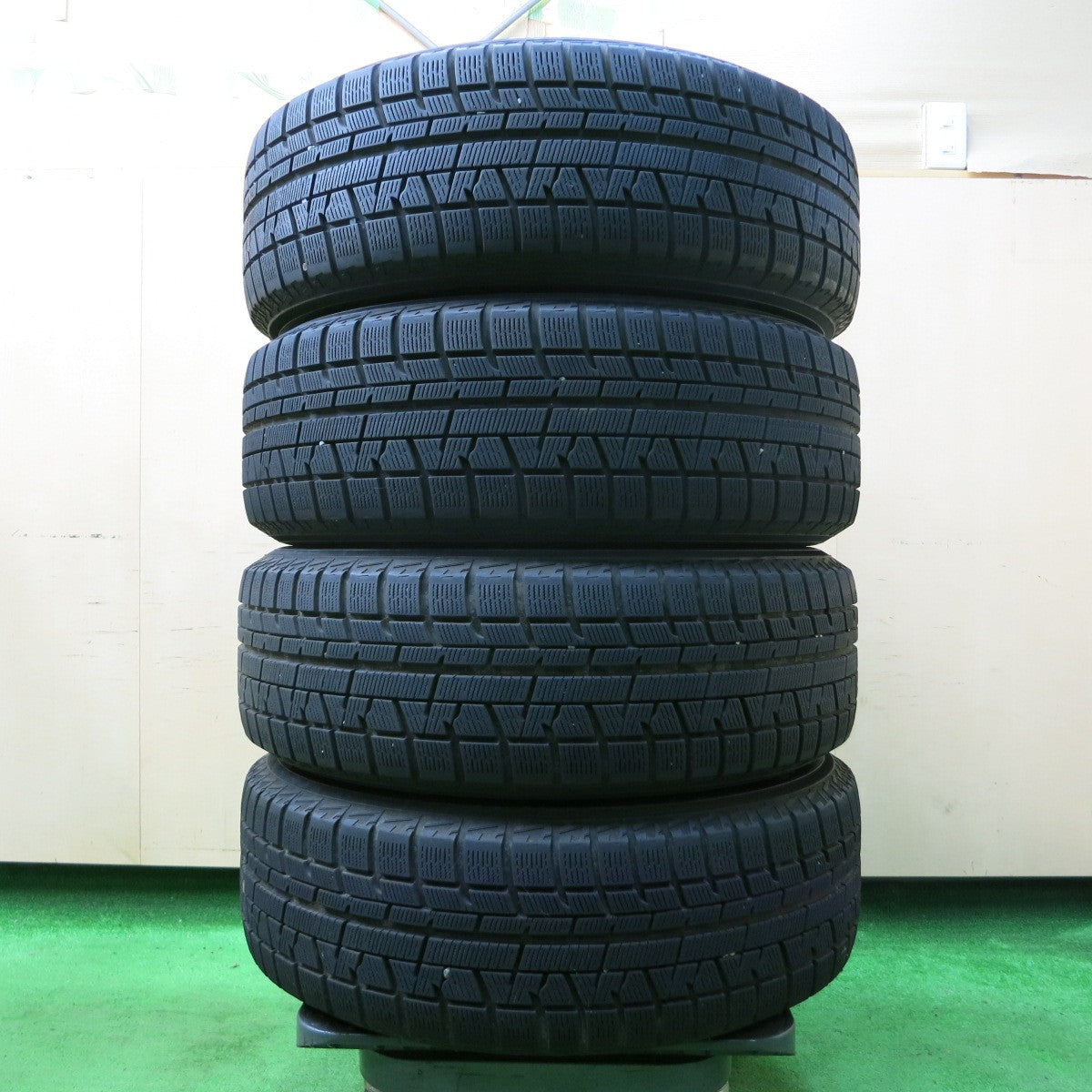 *送料無料* バリ溝！キレイ！8.5分★スタッドレス 215/60R17 ヨコハマ アイスガード iG50 プラス JENEIGE 17インチ PCD114.3/5H★4052809イス