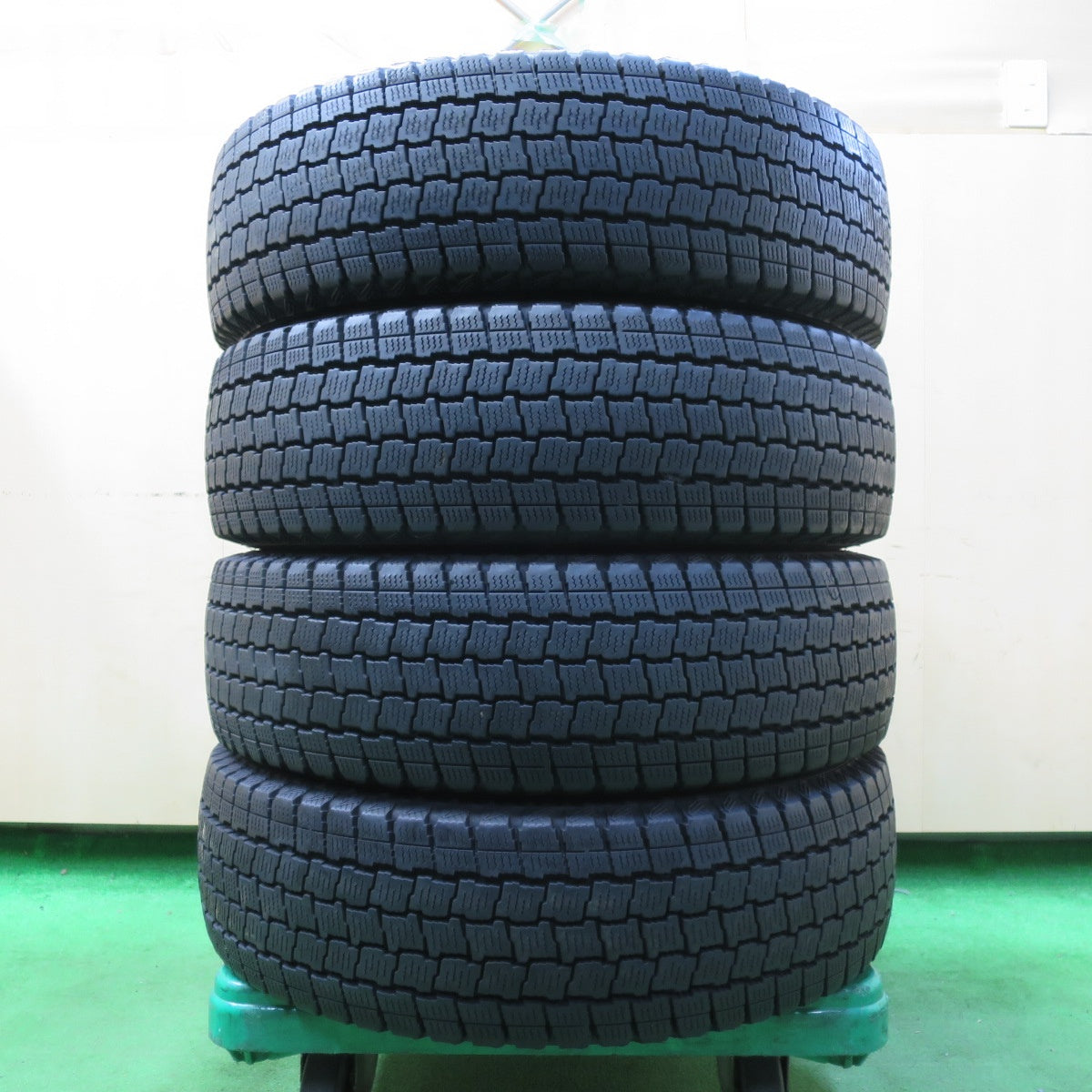 *送料無料* 4本価格★スタッドレス 195/80R15 グッドイヤー アイスナビ カーゴ CARGO 15インチ タイヤ ハイエース キャラバン 等★4071606イスタ