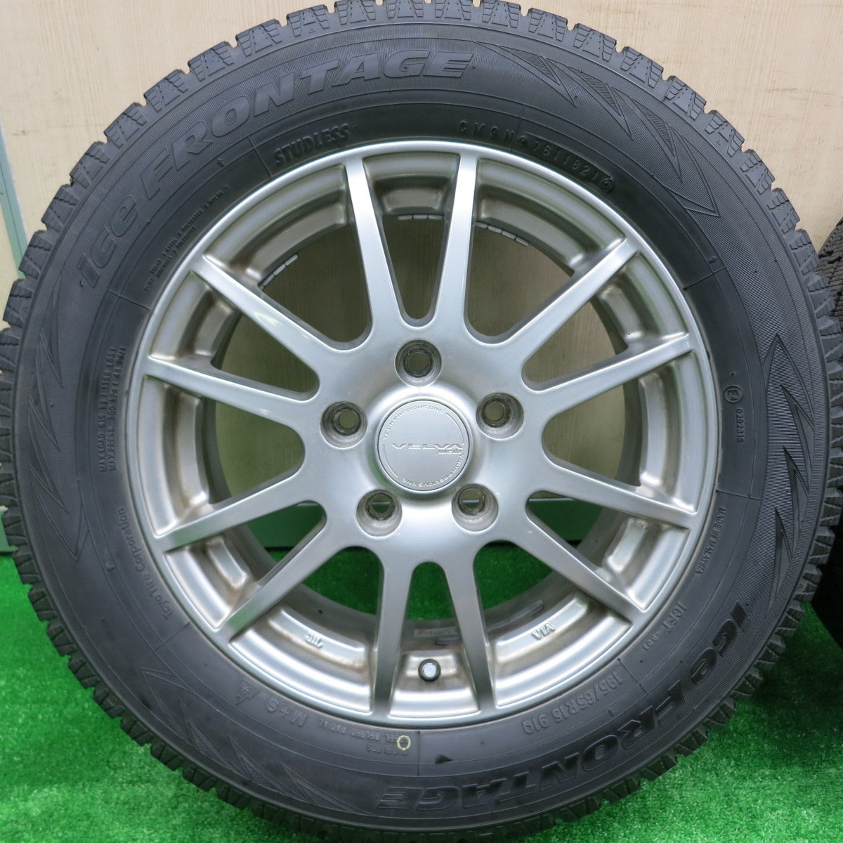 *送料無料* バリ溝！21年！9.5分以上★スタッドレス 195/65R15 アイスフロンテージ VELVA ヴェルヴァ 15インチ PCD114.3/5H★4072702HAス