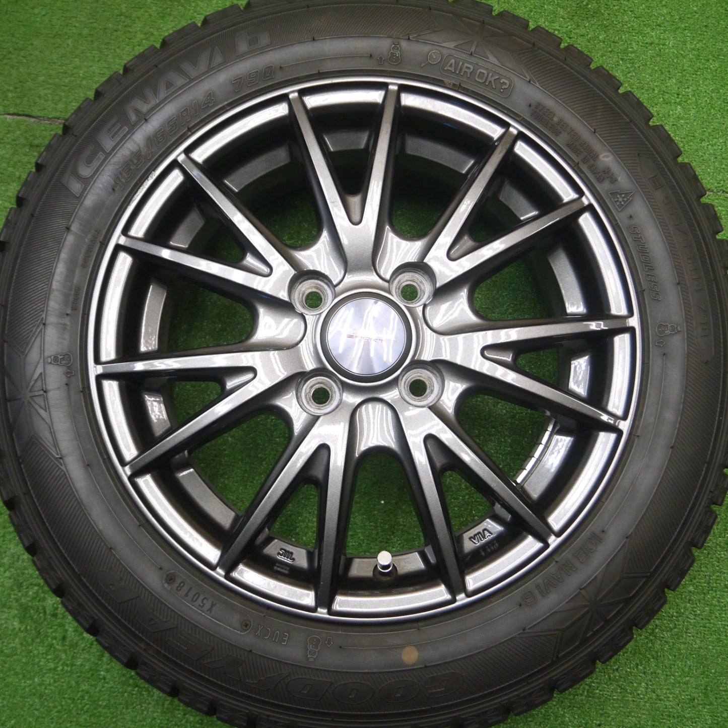 [送料無料] バリ溝！9.5分以上★スタッドレス 165/65R14 グッドイヤー アイスナビ6 VELVA SPORT ヴェルヴァ 14インチ PCD100/4H★4101801Hス